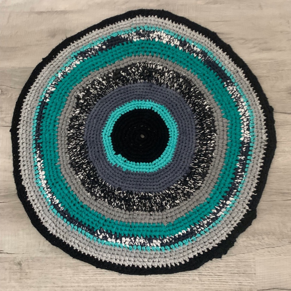 Round Rug. NWOT - Picture 2 of 8
